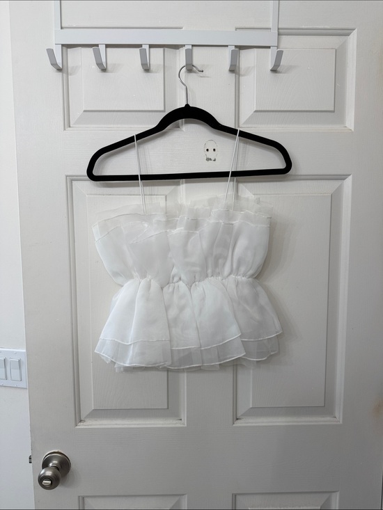 Francesca's Collections Tops - White Ruffled puffy strapless/spaghetti top